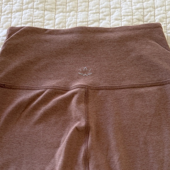 Beyond Yoga Spacedye High-Waisted Leggings Desert Sand Heather - Picture 6 of 6